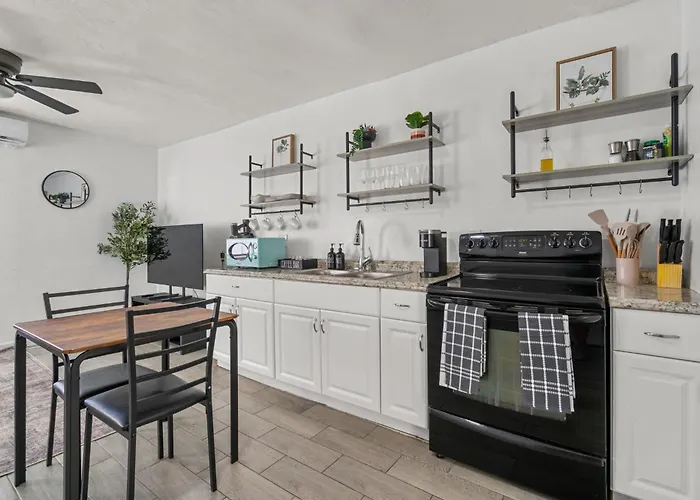 Casita Jacinto Centrally Located *